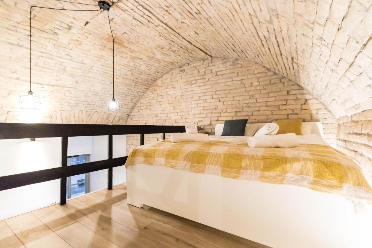 Kiraly Downtown Apartament
