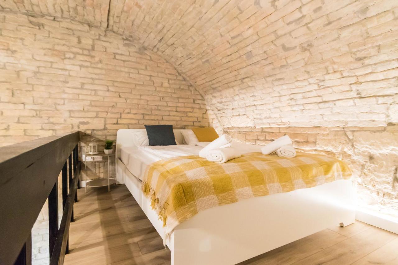 Kiraly Downtown Apartament